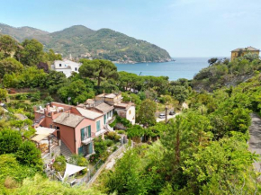 Casa glicine sul mare